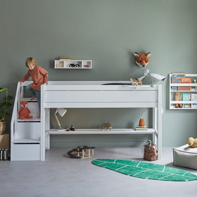 LIFETIME Kidsrooms Bed Halvhøj seng med trappe