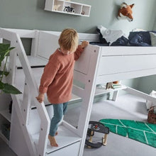 Indlæs billede til gallerivisning LIFETIME Kidsrooms Bed Halvhøj seng med trappe
